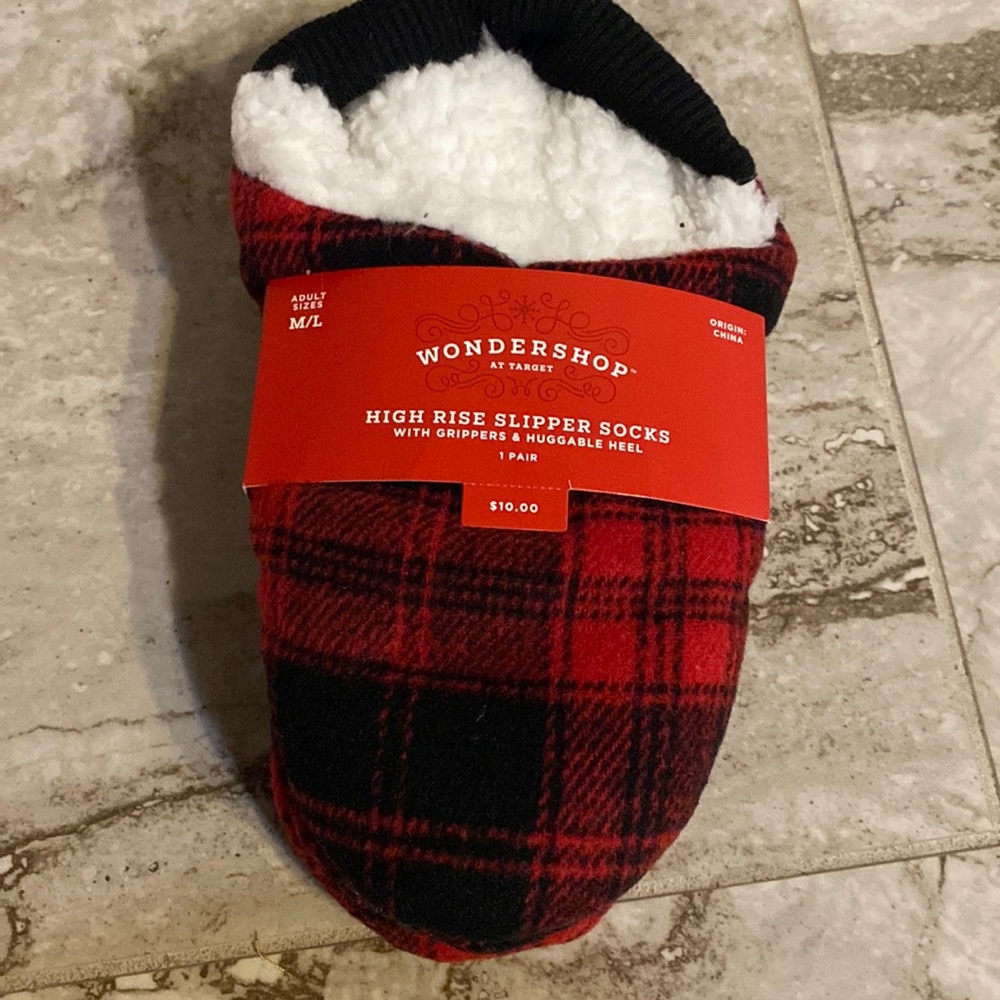 New! Wondershop Fleece Lined Pull-On Adult Slippers w Huggable Heel & Grippers